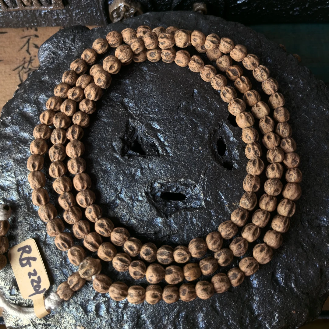 典藏级白芽口原桩热振柏香籽手串