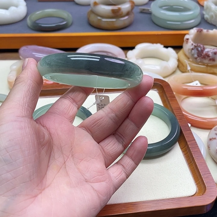 未镶嵌手镯石英质玉?****?