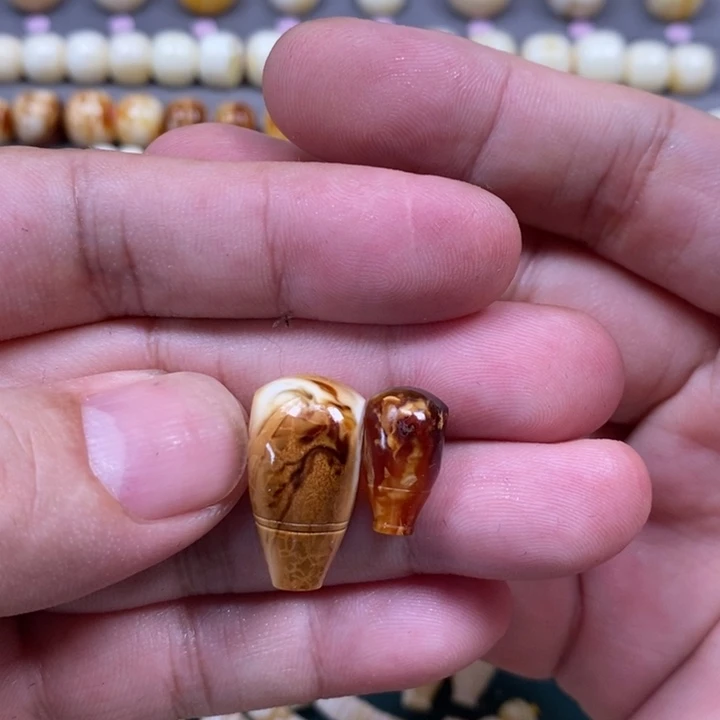 吾***昜琥珀未镶嵌裸石三通