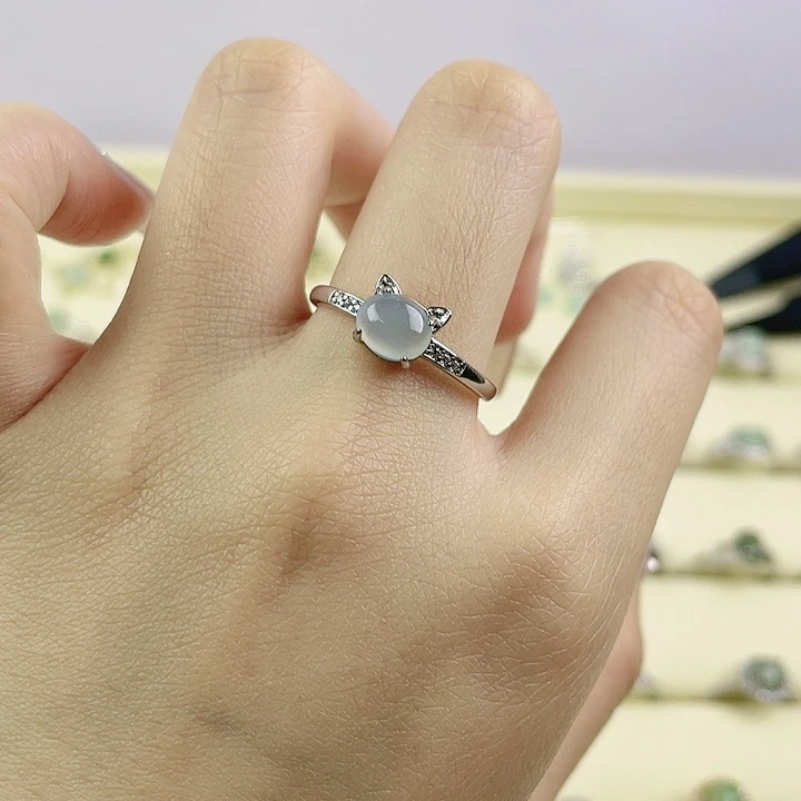 翡翠未镶嵌颈饰戒指