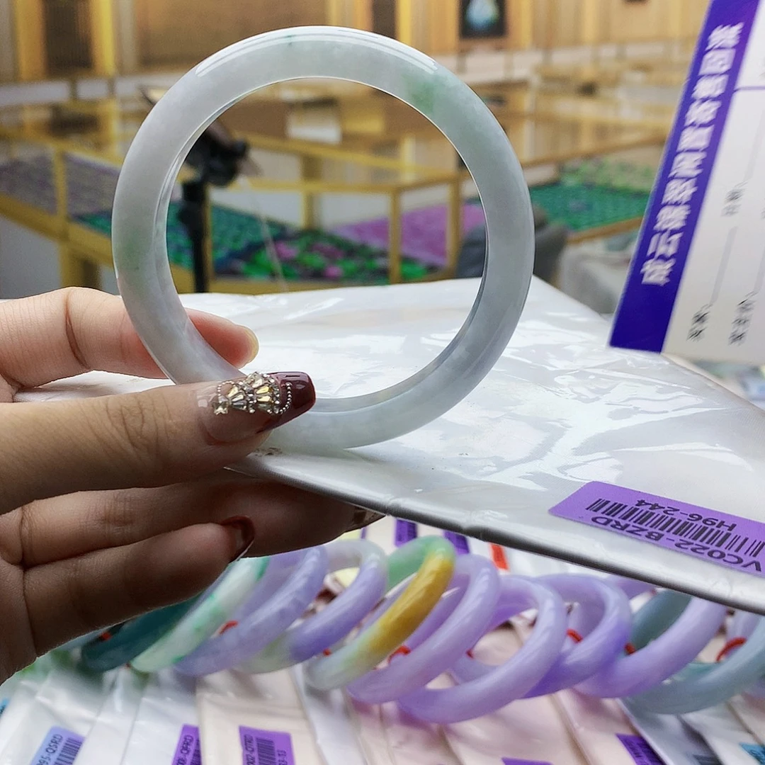 翡翠未镶嵌手镯jj