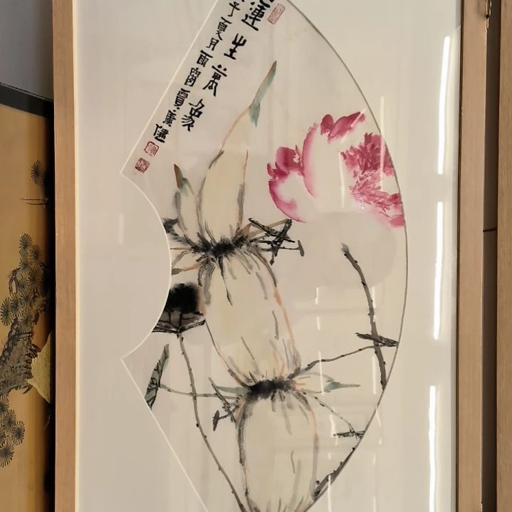 国画荷花作品带框发