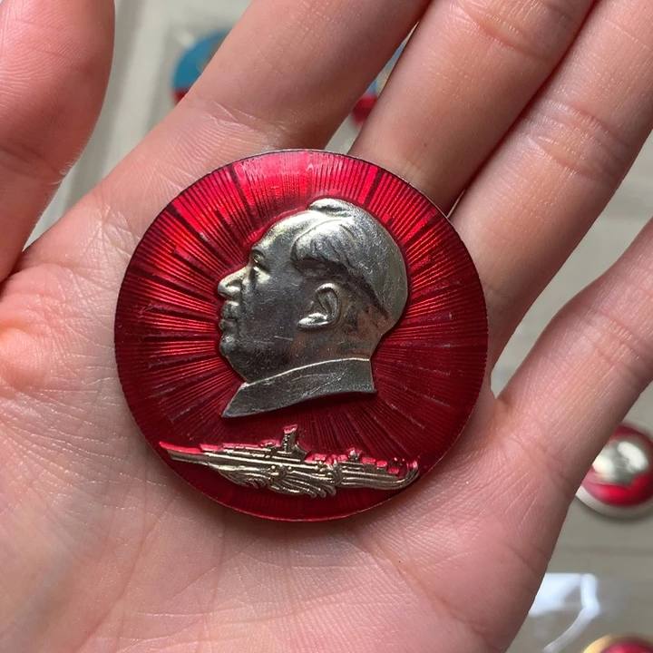 天****儿像章像章像章像章