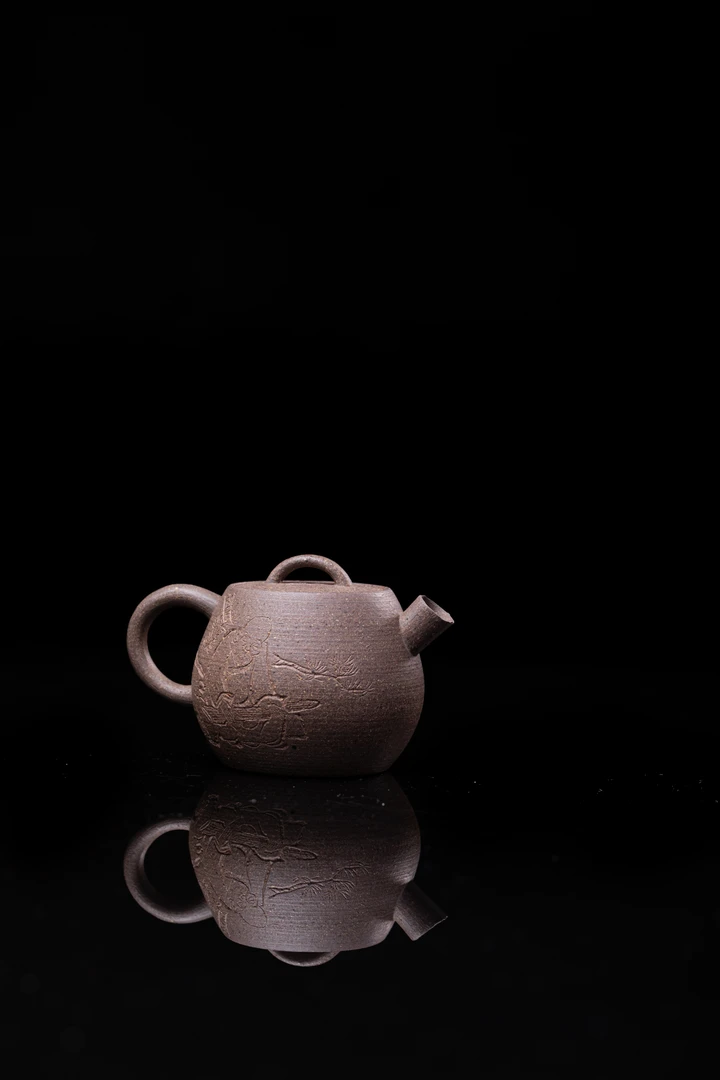 红存创器 路石刻绘品茶图 汉观壶 容量100CC  梅红存设计 老土泥