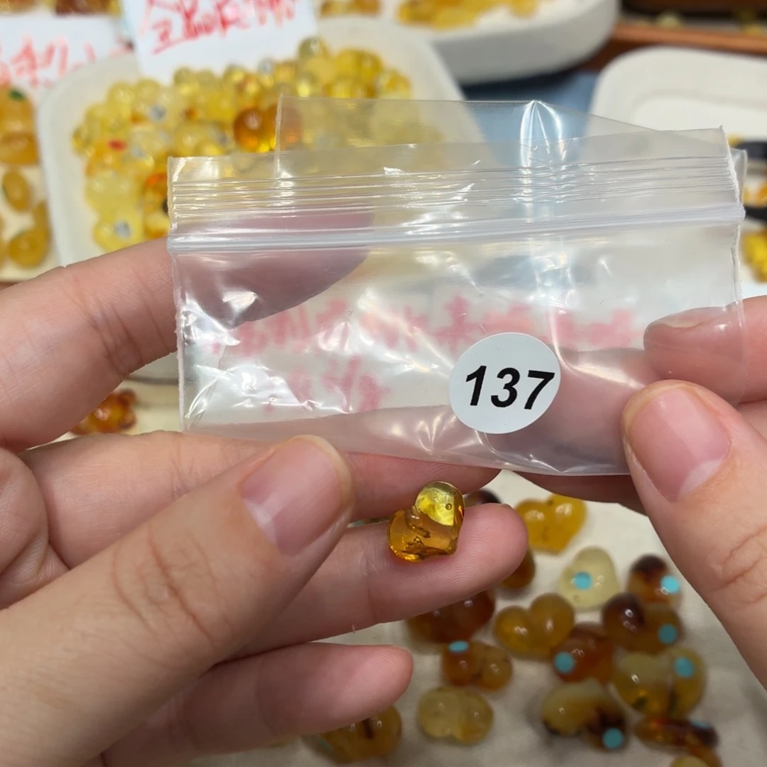 小***1琥珀未镶嵌珠宝奇石