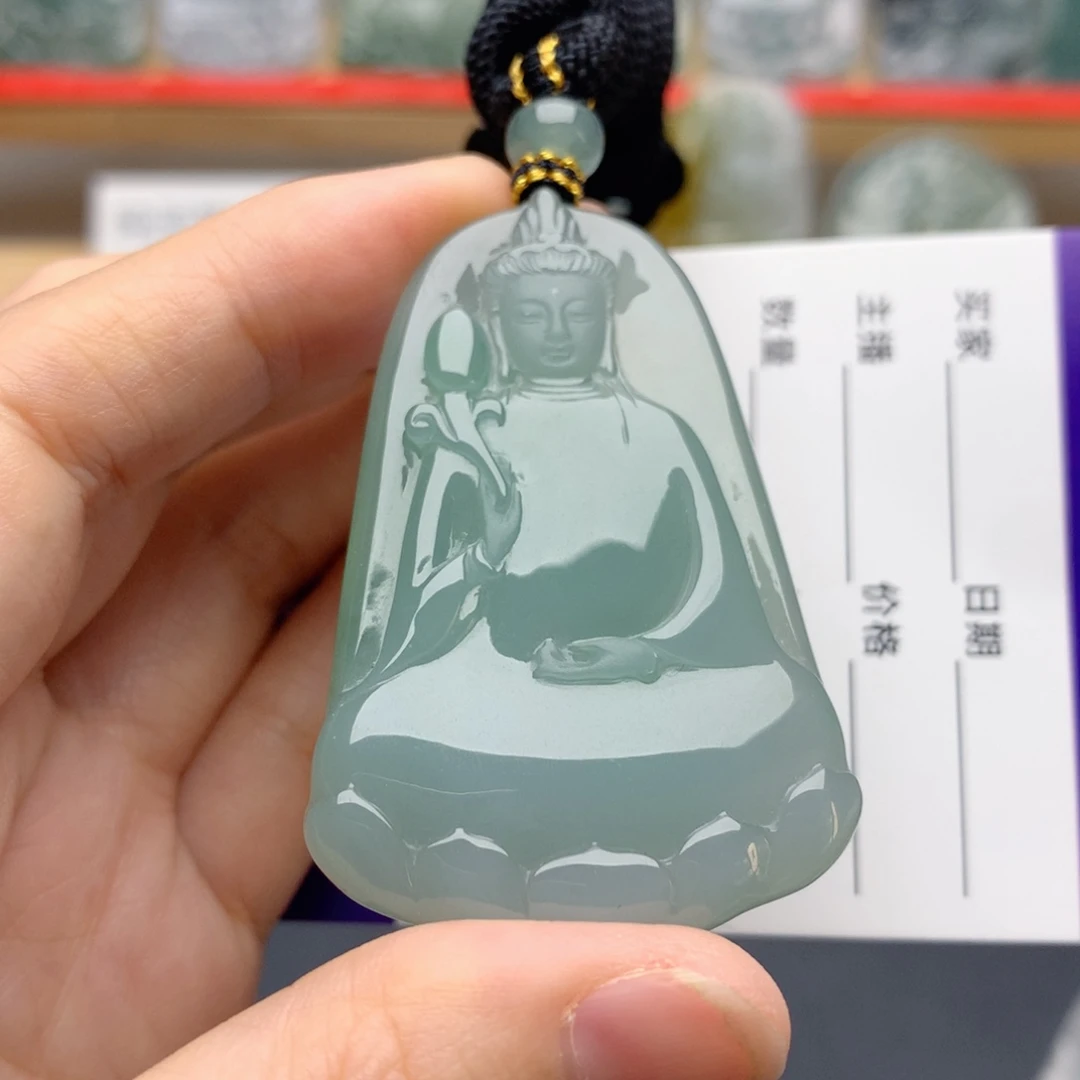 六***悦翡翠未镶嵌颈饰大势至
