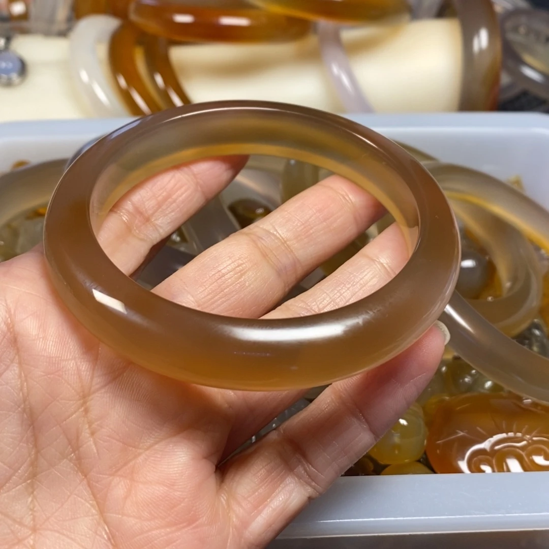 李***玖玛瑙/玉髓未镶嵌玛瑙手镯