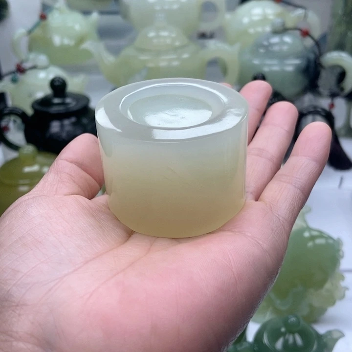 蛇纹石玉壶未镶嵌李*