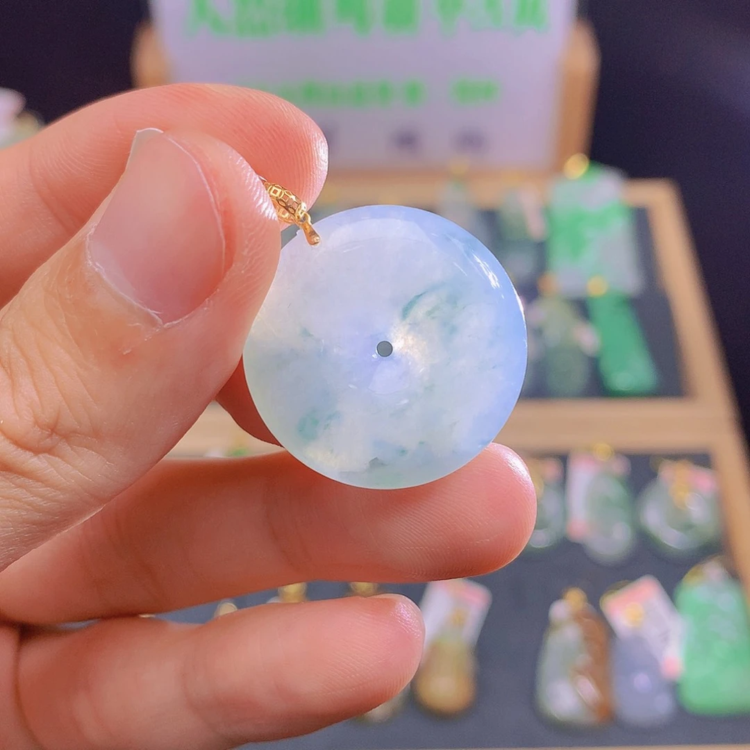 翡翠18K金镶嵌颈饰翡翠