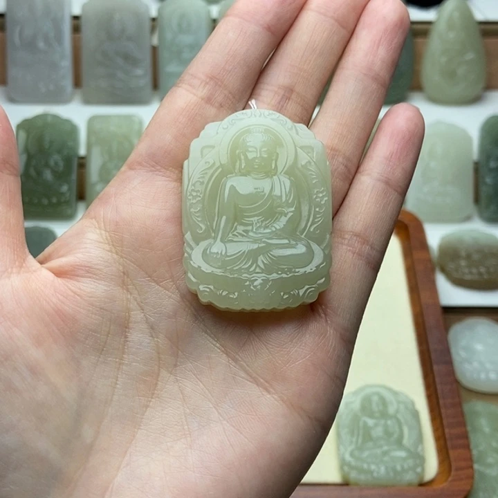 故***事和田玉未镶嵌颈饰