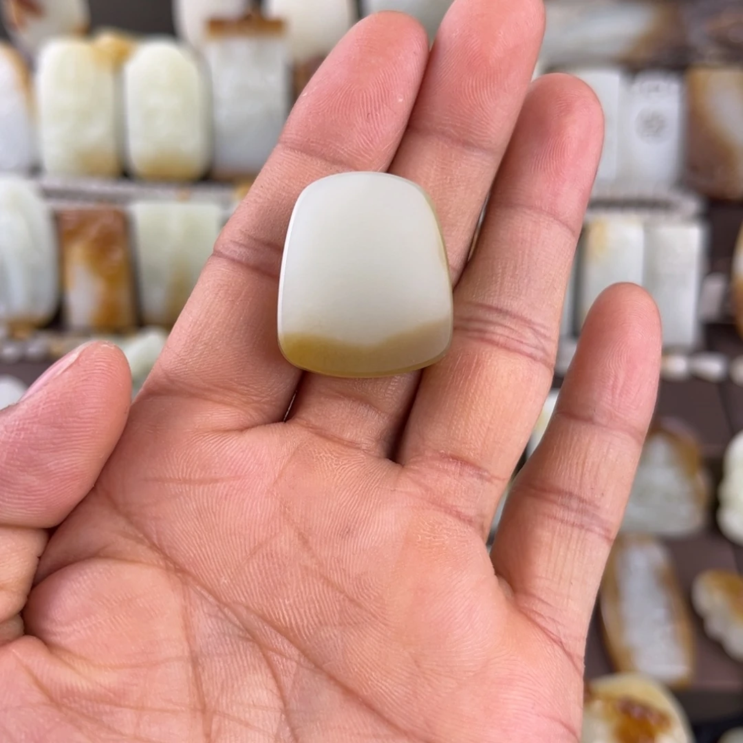 和田玉（糖玉）未镶嵌颈饰