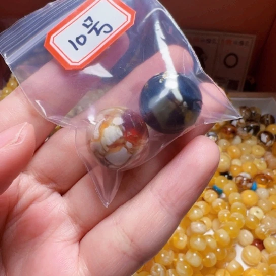 琥珀裸石未镶嵌顺**然10号，2颗