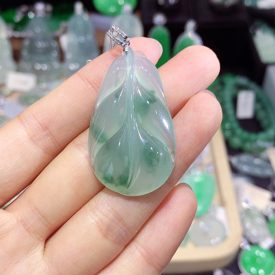 翡翠18K金镶嵌颈饰叶子