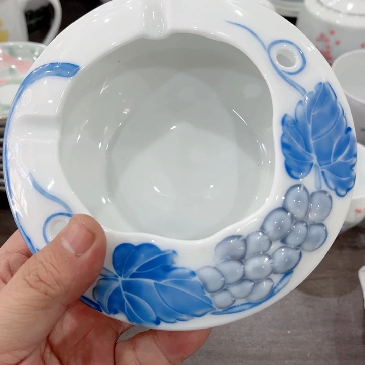 壶釉下五彩的瓷器和瓷器