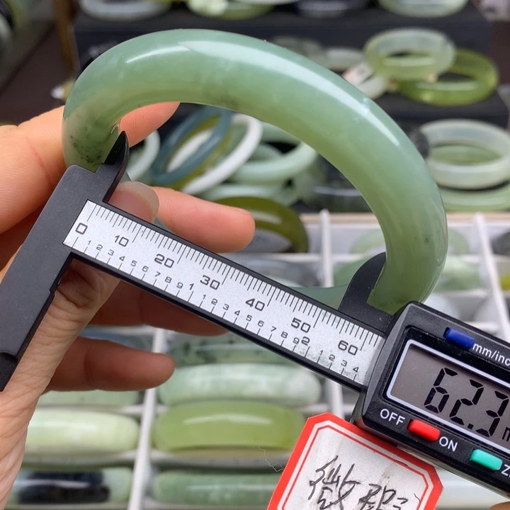 蛇纹石玉未镶嵌手镯626