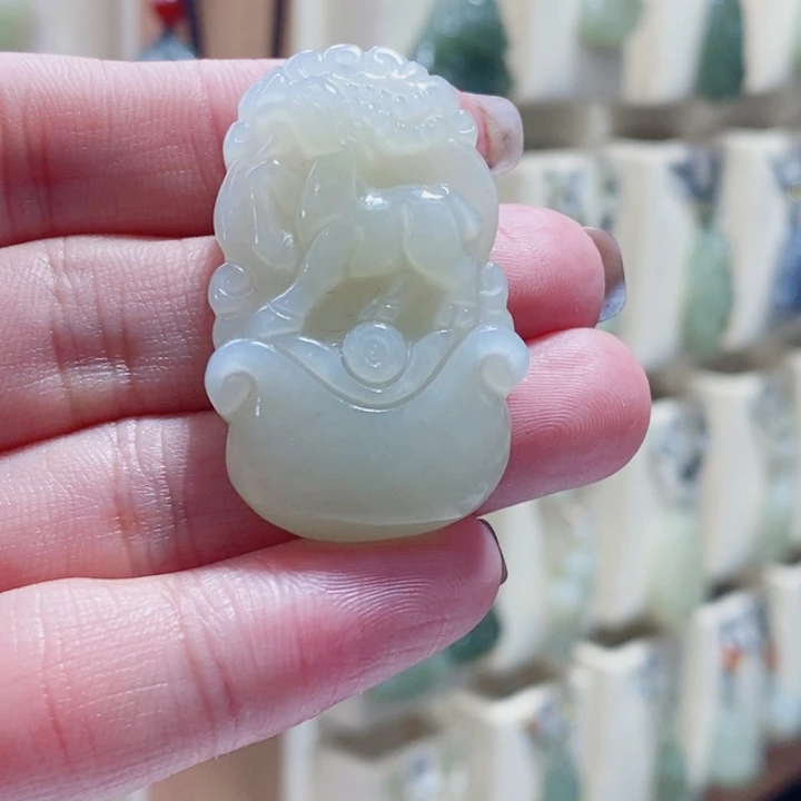 Z***阳和田玉未镶嵌颈饰