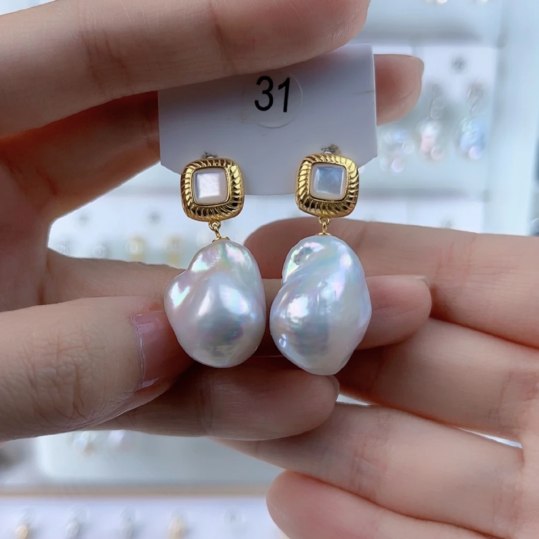 苏***珊淡水珍珠未镶嵌耳饰