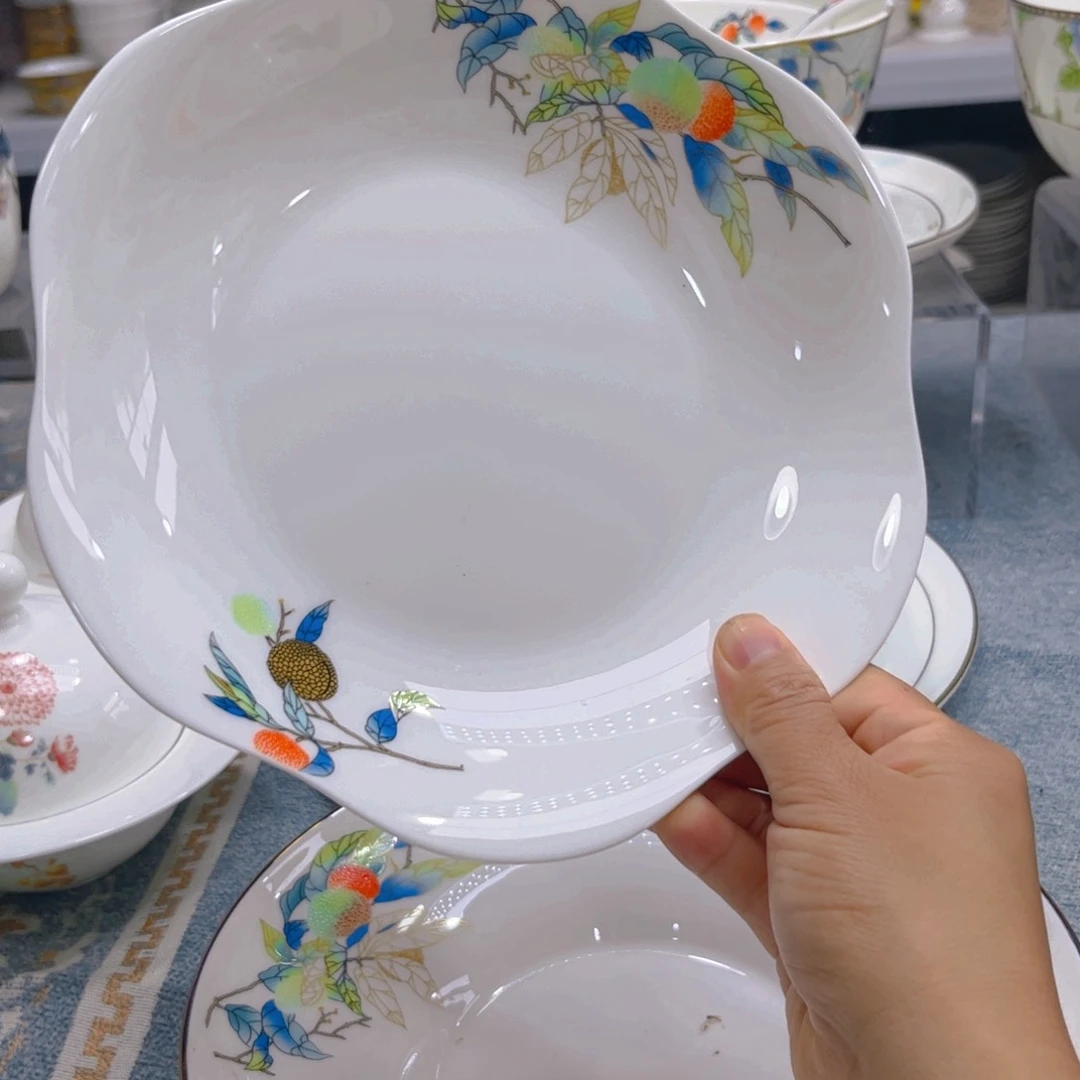 瓷片荔枝花瓣盘两个微瑕