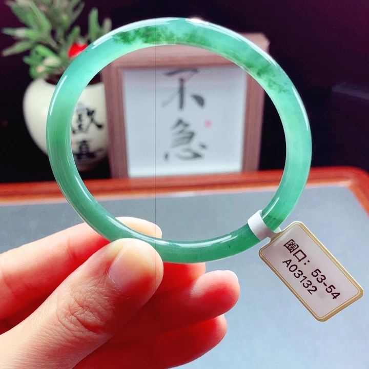 未镶嵌手镯翡翠圆镯