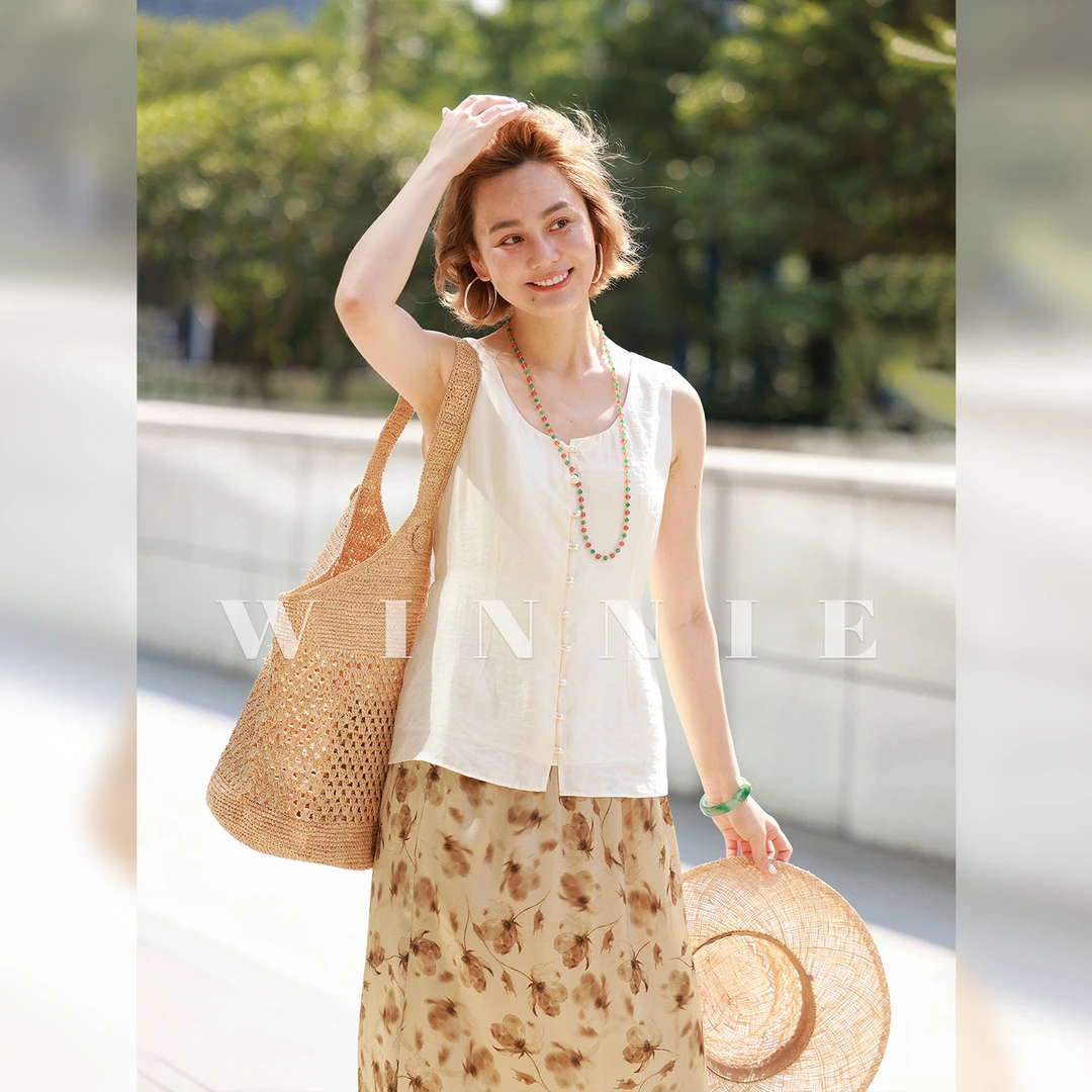 WinnieTang光泽感天丝桑蚕丝混纺U领珍珠扣系带马甲背心丝棉内里