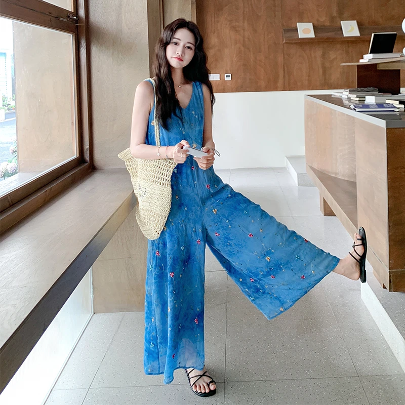 松弛慵懒风蓝色刺绣V领无袖连体裤女2025夏季新款轻薄雪纺连衣裤