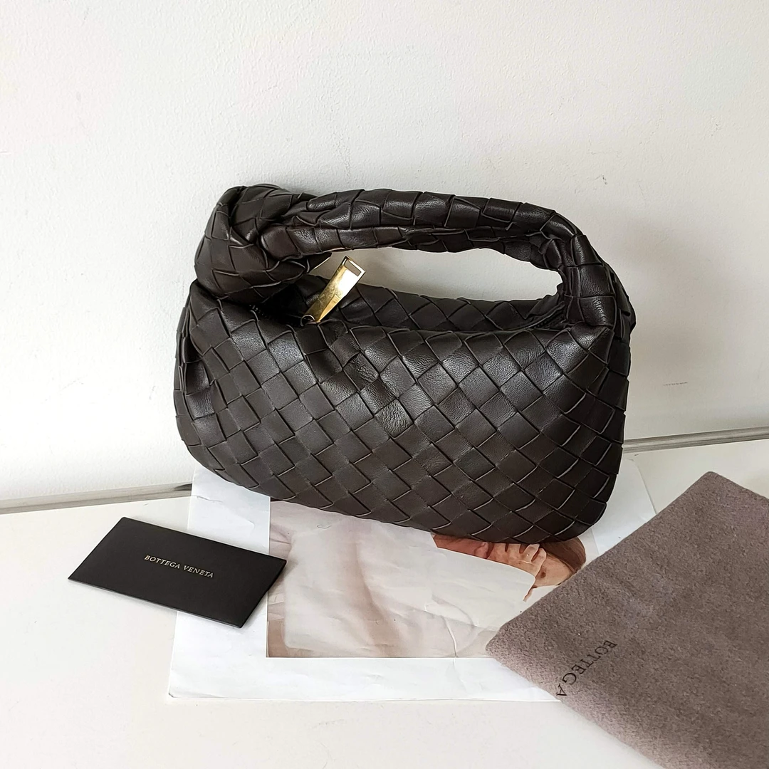 95新 BOTTEGA VENETA/葆蝶家 巧克力色Jodie mini一代手提包40232