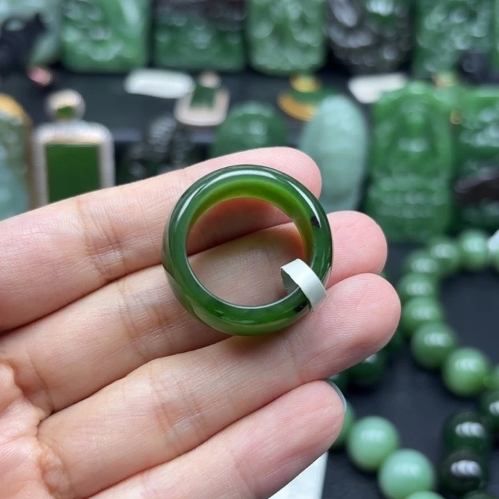 未镶嵌戒指和田玉