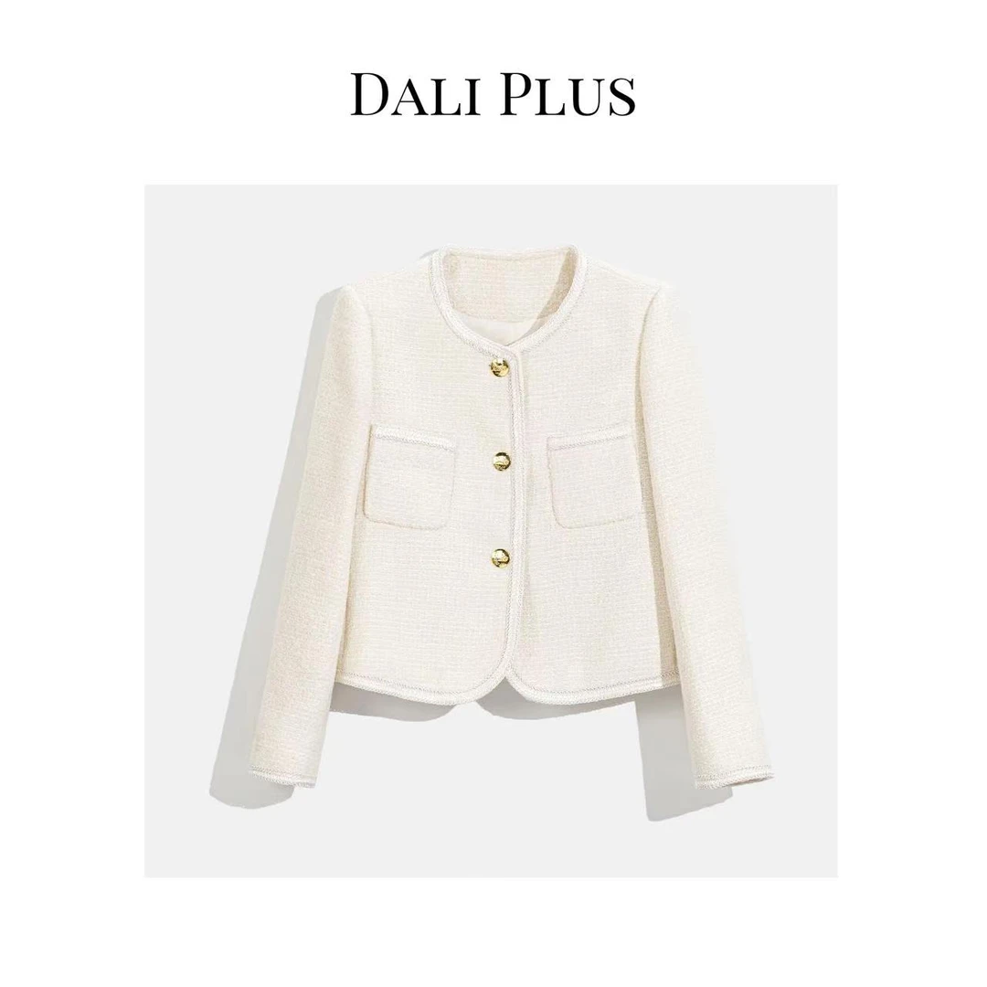 DALI PLUS气质经典黑色金扣圆领长袖小香风外套-TY0403