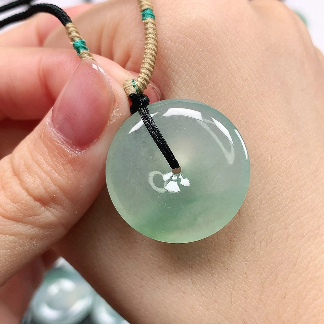 翡翠颈饰未镶嵌平安