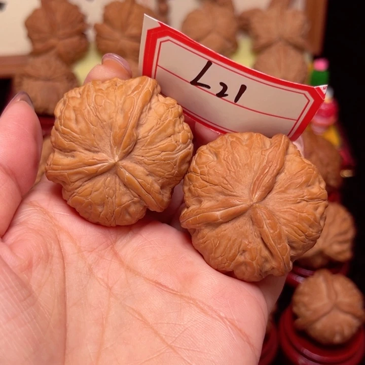 乔***店把件文玩核桃43全品元宝奔21