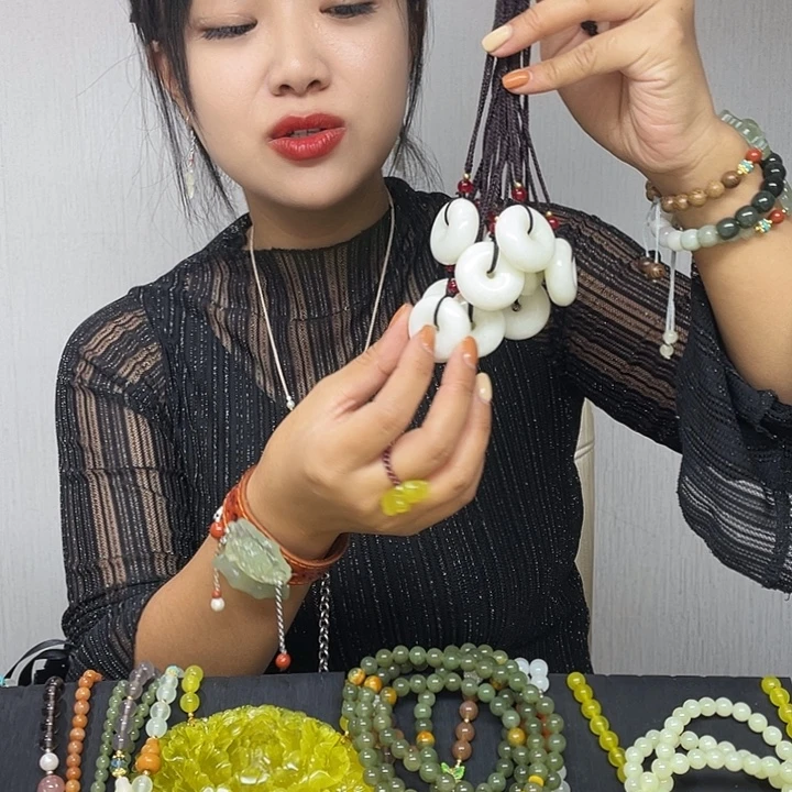 蛇纹石玉未镶嵌颈饰