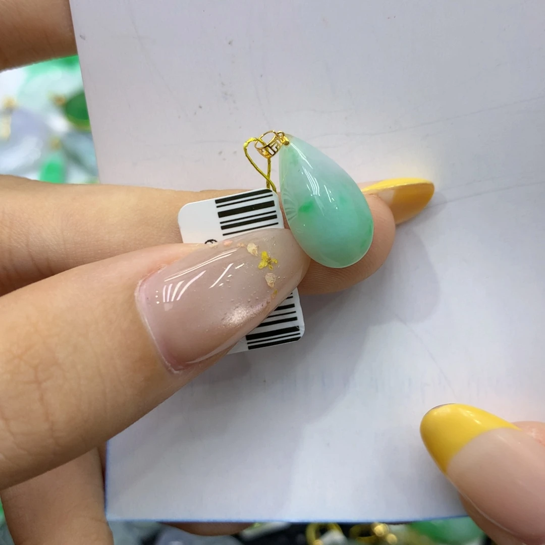 颈饰18K金镶嵌翡翠