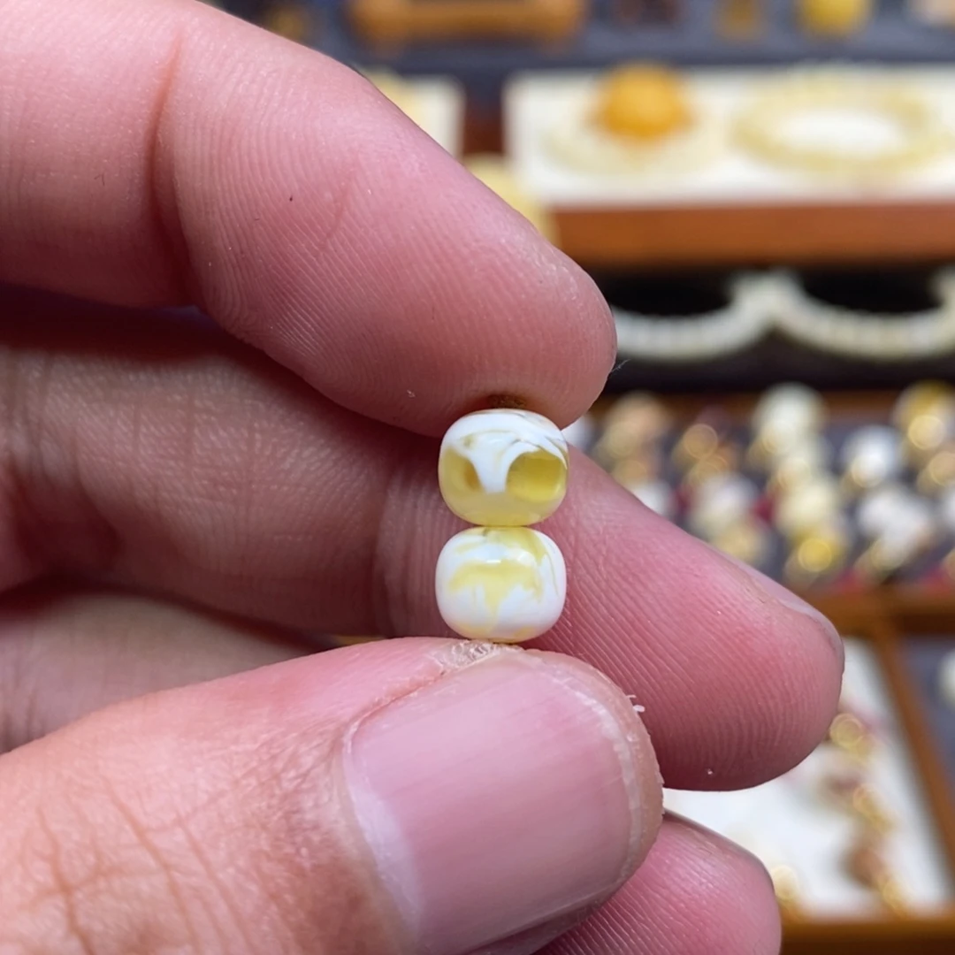 蜜蜡未镶嵌裸石配饰金瓷白老型对珠尺寸7.3