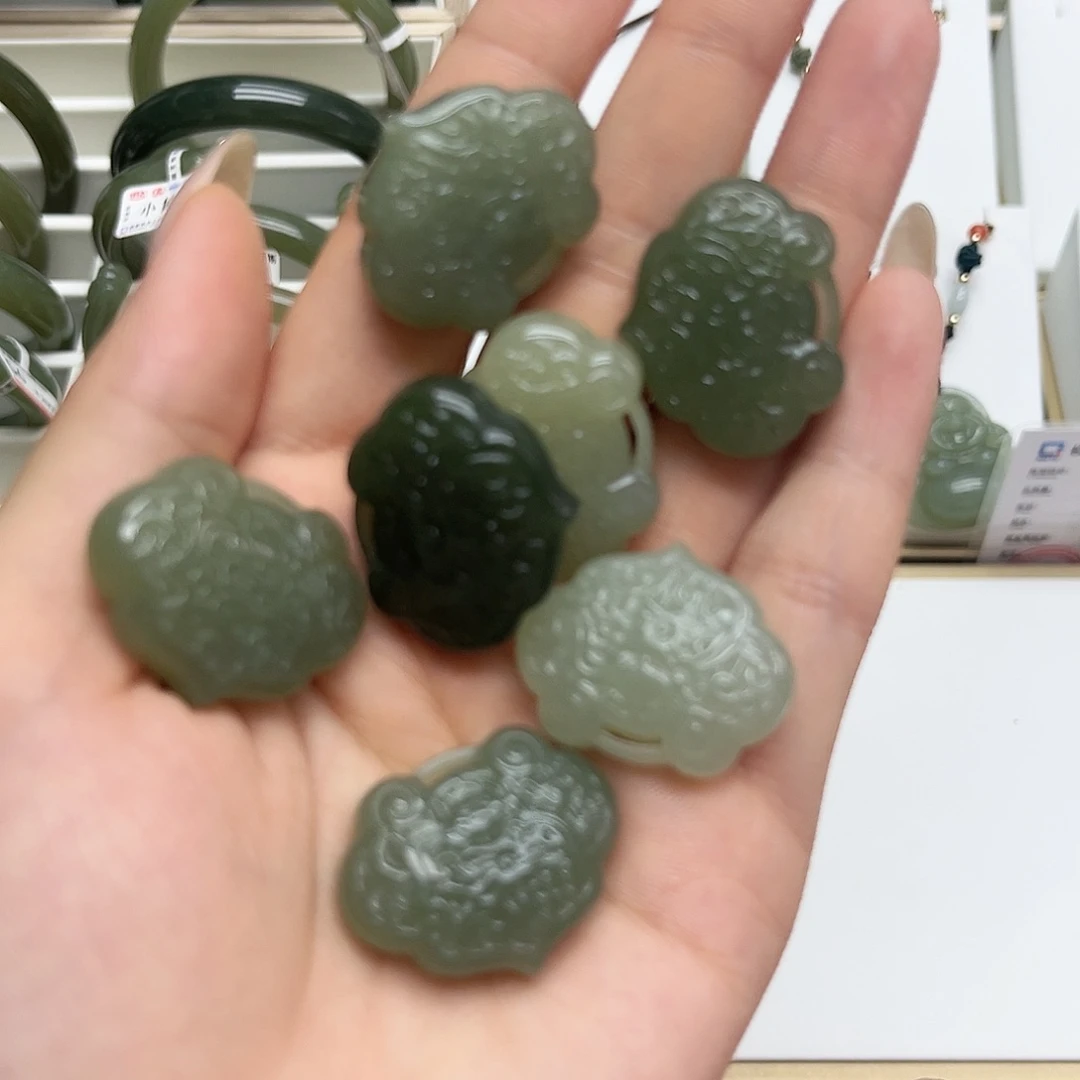 和田玉（糖玉）未镶嵌颈饰