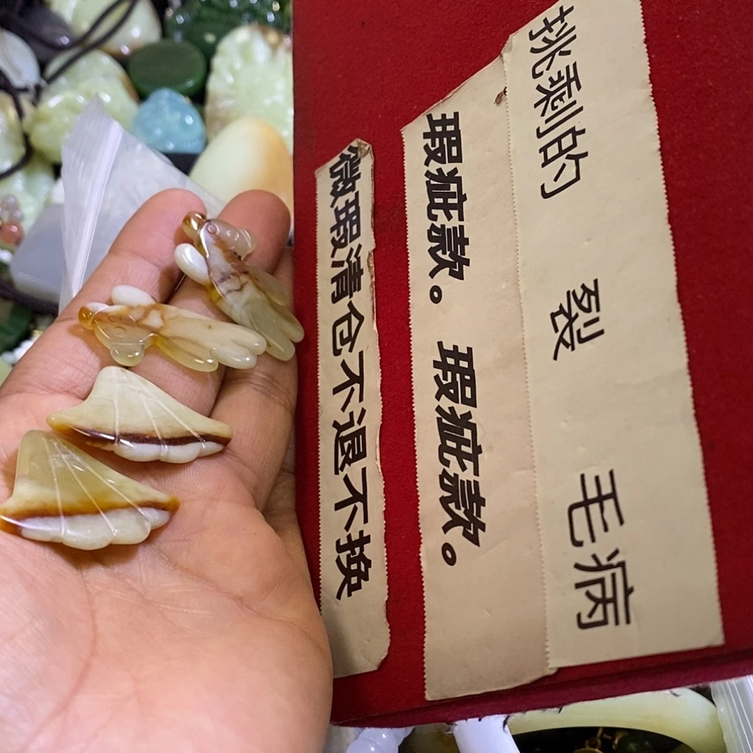 岫玉未镶嵌手镯耳环两对