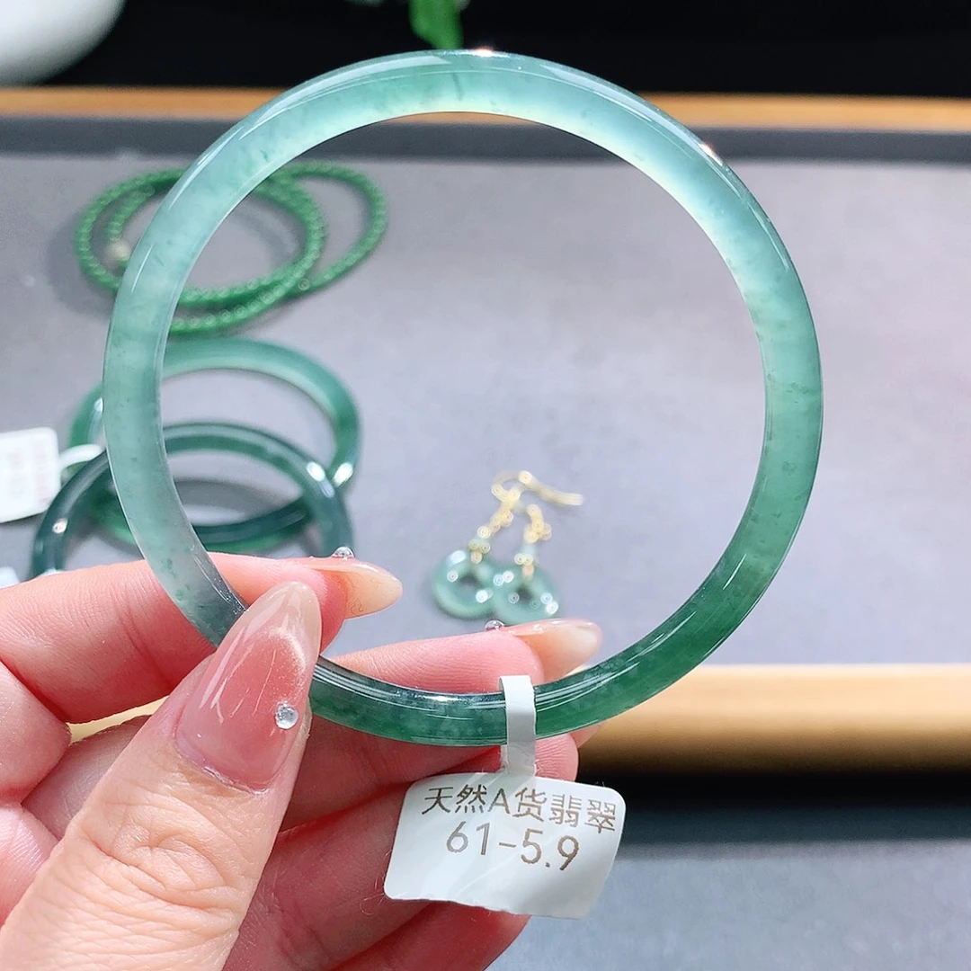 未镶嵌手镯（圆镯）翡翠