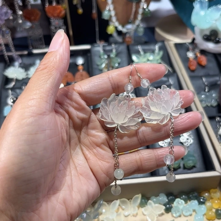 蛇纹石玉未镶嵌耳饰