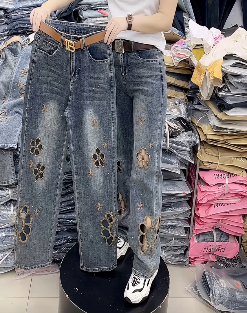 9022时尚春款镂空直筒牛仔裤时尚显瘦高腰设计潮流女裤