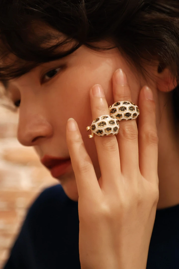 合金珐琅耳饰 柒宜71 千金风金色黑色耳钉镶嵌编织复古法式