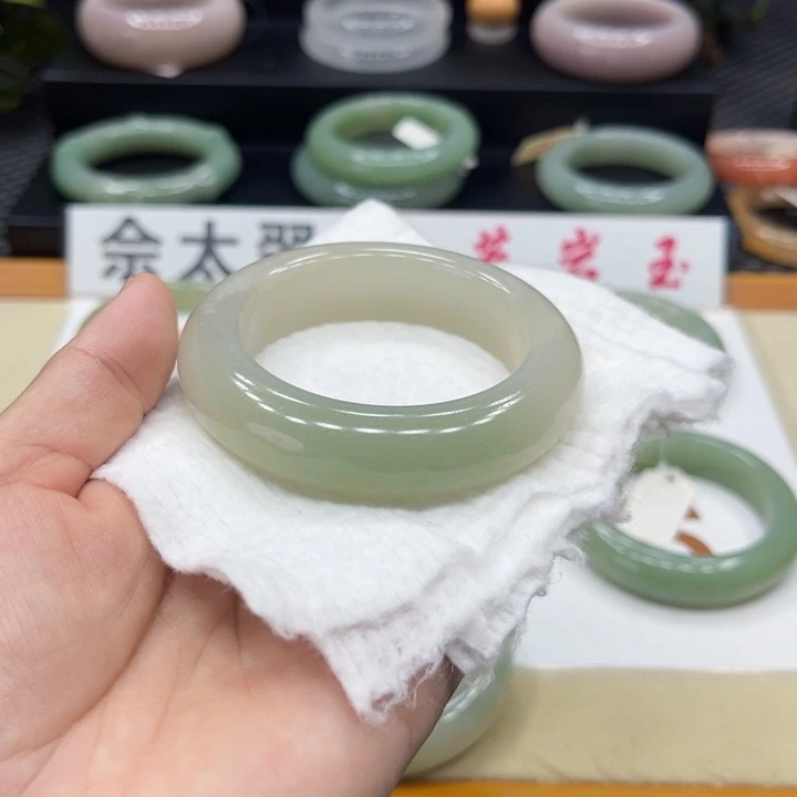 石英质玉手镯未镶嵌困*魚