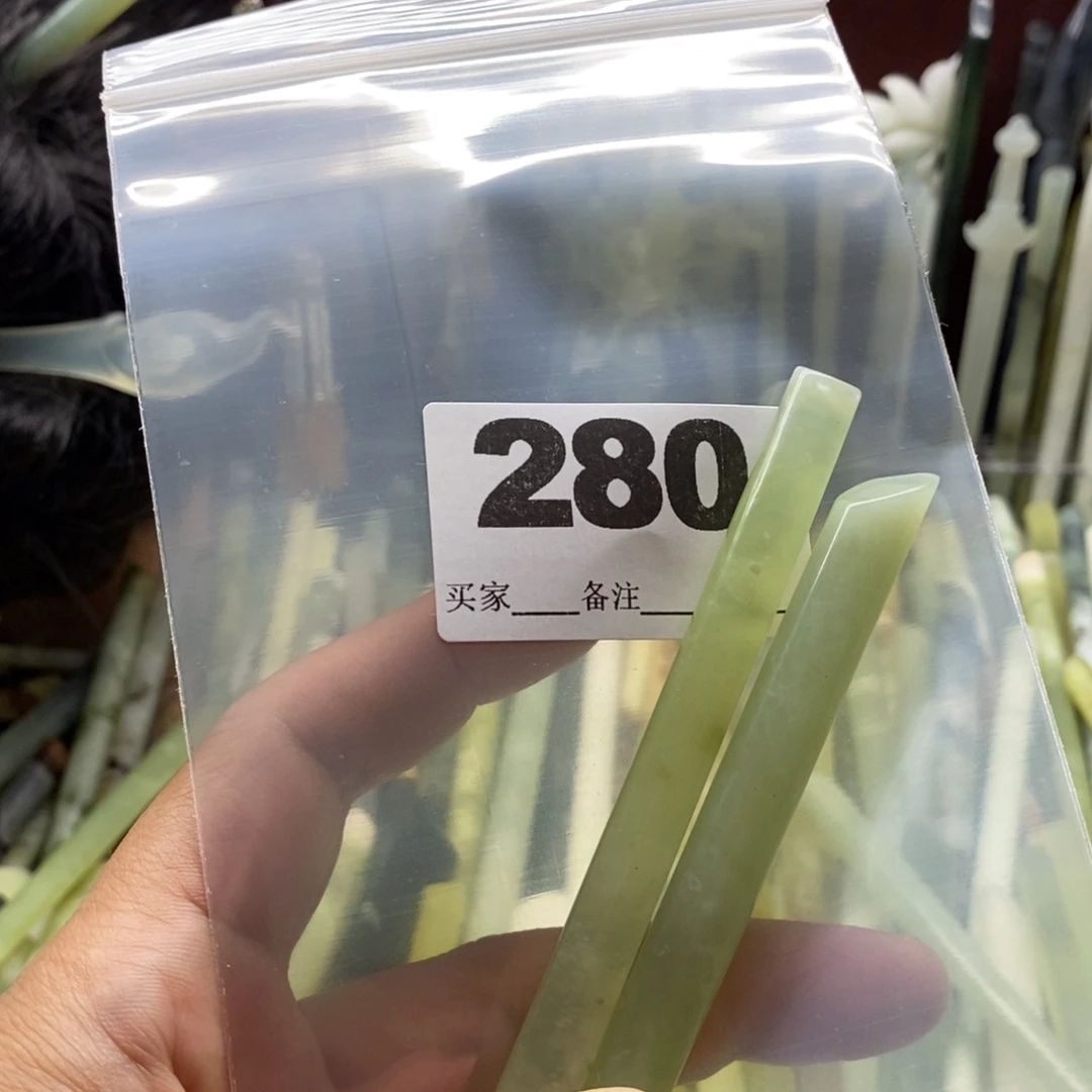 烟***醉合金蛇纹石玉颈饰