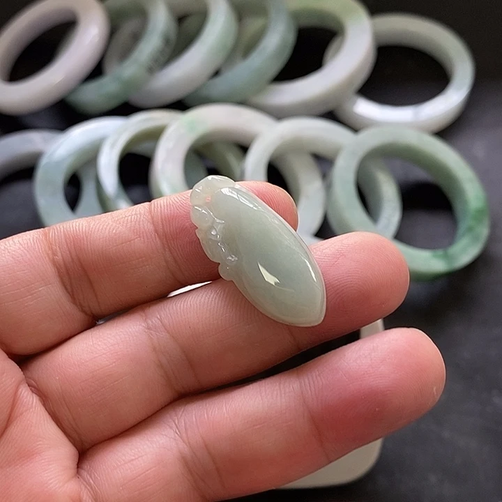 菱***菱颈饰未镶嵌翡翠瓜
