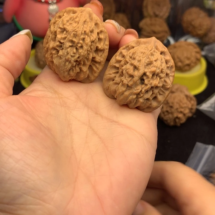 文玩核桃吊坠磐石