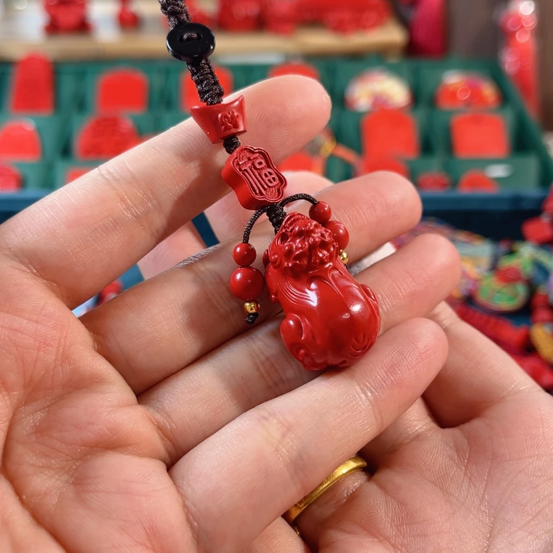 天然辰砂含辰砂工艺品貔貅钥匙扣包包挂