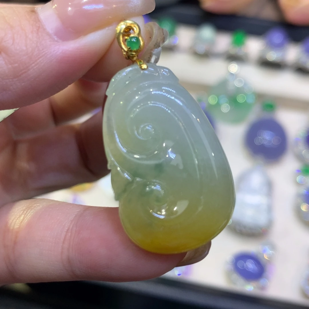翡翠18K金镶嵌颈饰