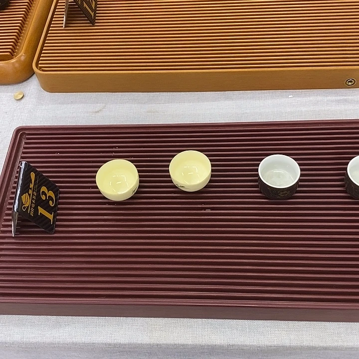 闻人弼60×40红红色