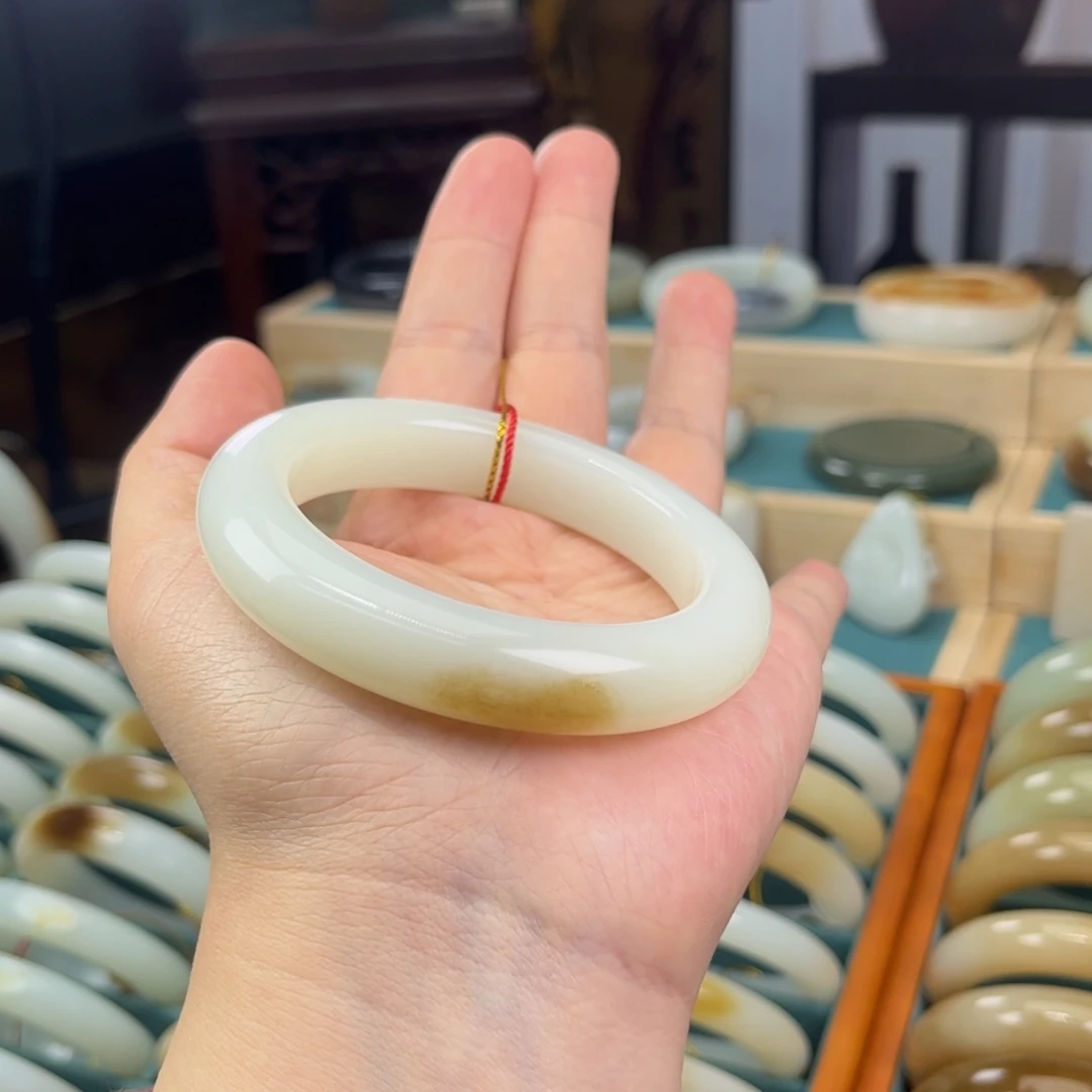 和田玉未镶嵌手镯