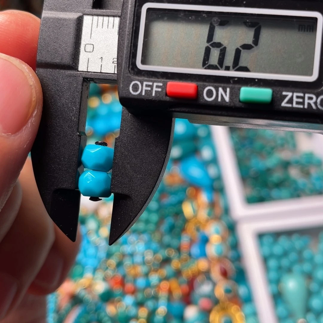 绿松石颈饰未镶嵌