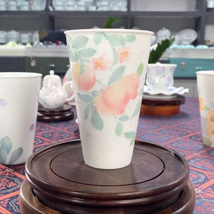 桃子品茗杯手绘釉下高温