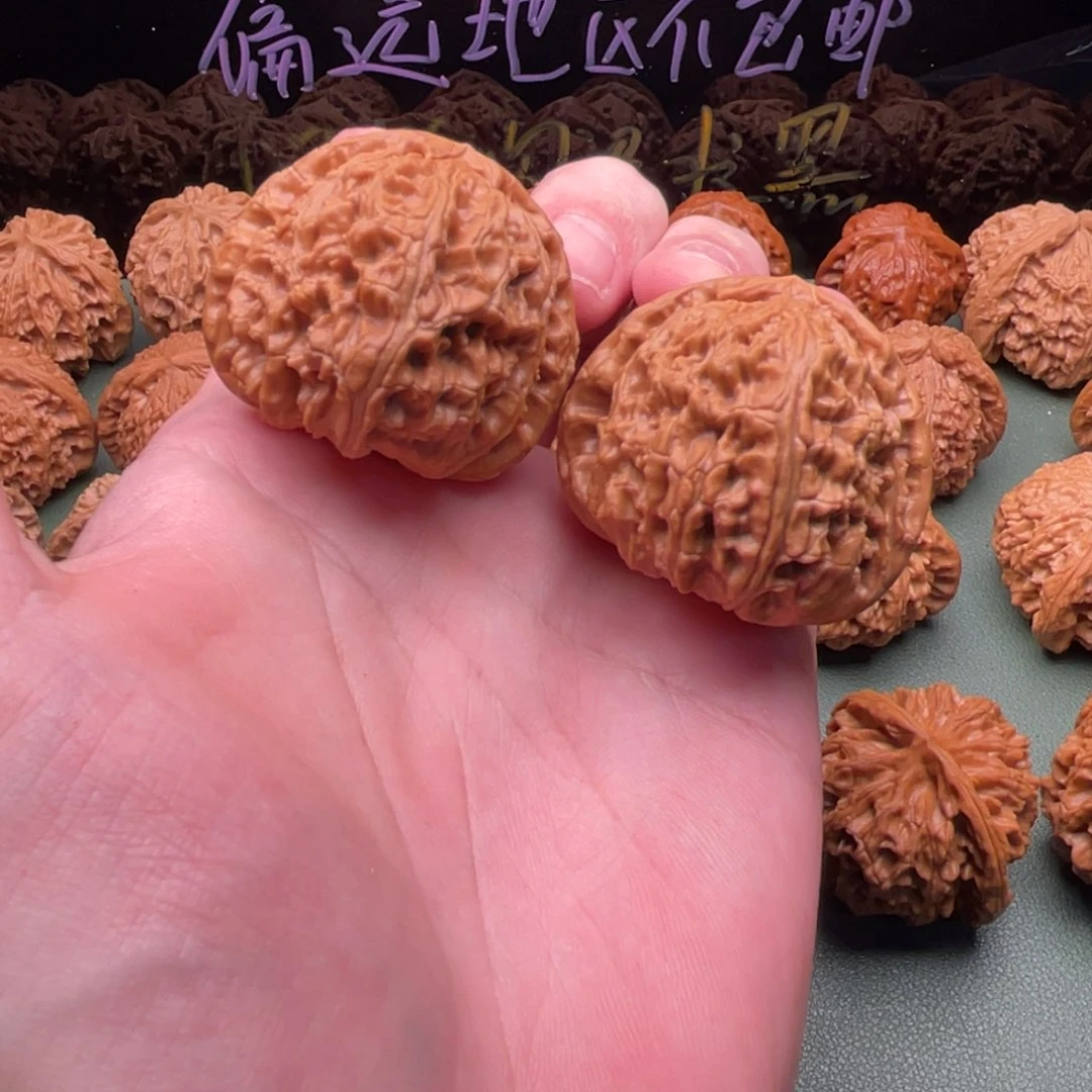 核桃把件41三角白，已经打底
